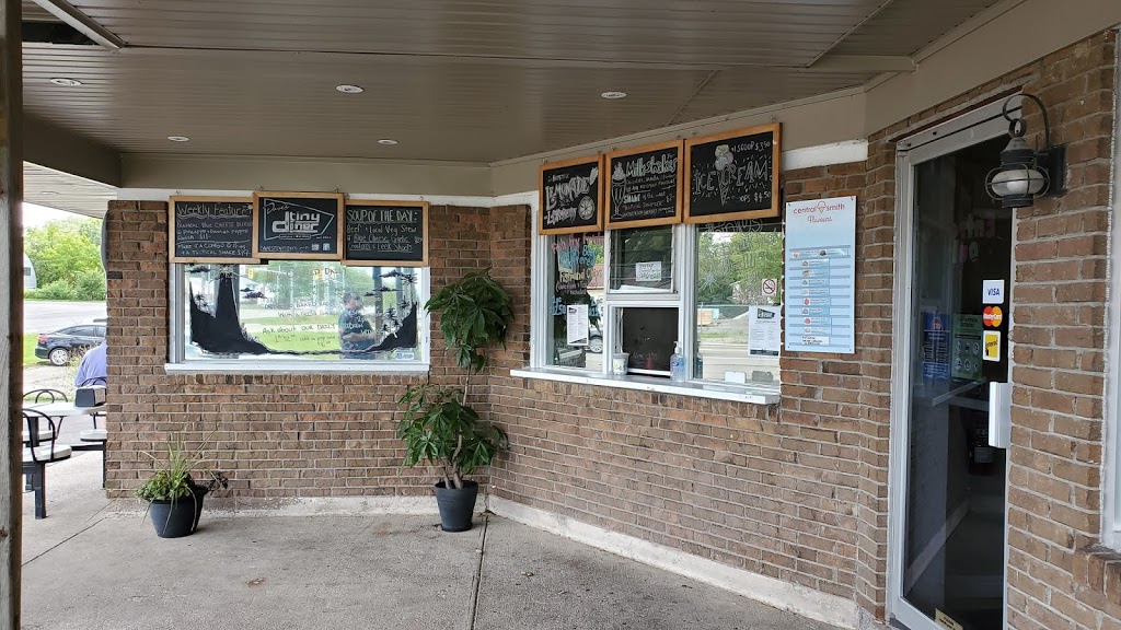 Daves Tiny Diner | 337 Gorham Rd, Ridgeway, ON L0S 1N0, Canada | Phone: (289) 876-9200