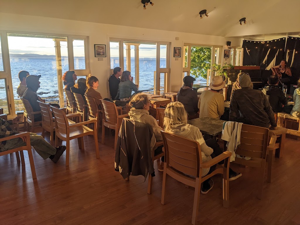 Café Culturel de la Pointe | 80 Rue Mackay, Rivière-du-Loup, QC G5R 5Z8, Canada | Phone: (418) 867-8796