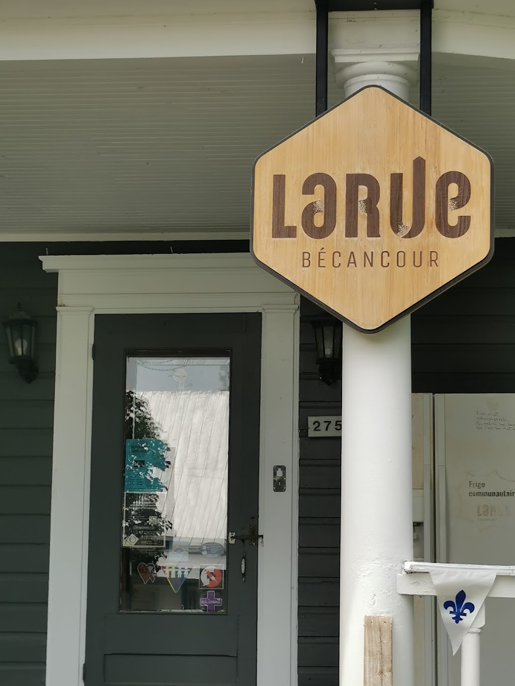 LaRue Bécancour | 2750 Boul Bécancour, Bécancour, QC G9H 3V8, Canada | Phone: (819) 298-4799