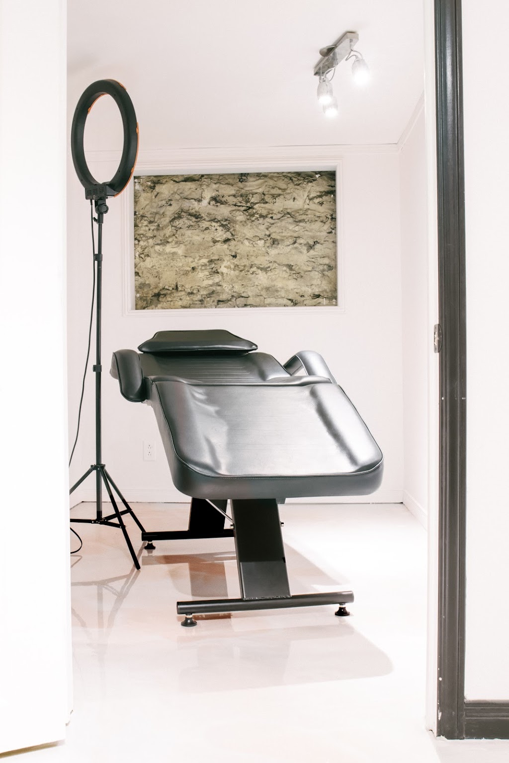 Comptoir Beauté | 1332 Notre-Dame St W, Montreal, QC H3C 1K7, Canada | Phone: (514) 507-7720