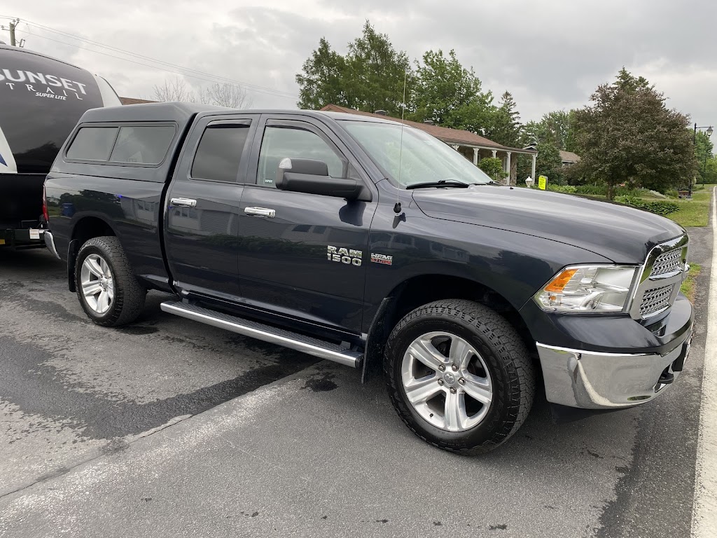 Fly N Shine Canada | 825 boul. Yvon l’Heureux, C.P. 23515, Beloeil, QC J3G 6M2, Canada | Phone: (514) 799-1445