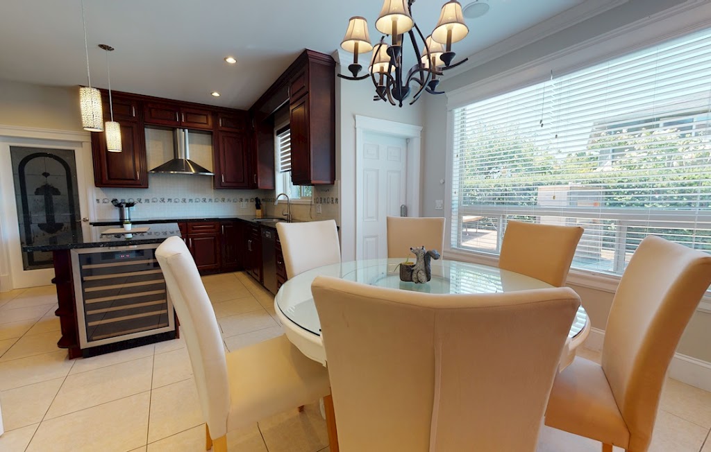 Premiere Suites | 8151 Elsmore Rd, Richmond, BC V7C 1Z9, Canada | Phone: (888) 575-7808