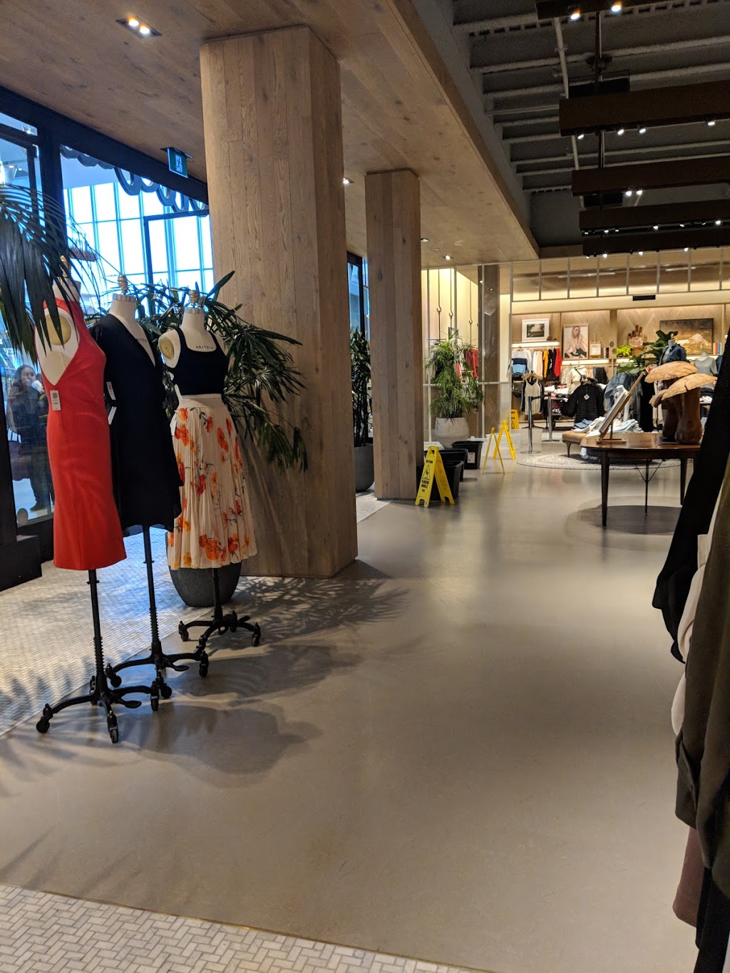 Aritzia | 3401 Dufferin St, North York, ON M6A 2T9, Canada | Phone: (416) 785-9758