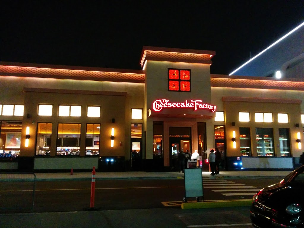 The Cheesecake Factory | Yorkdale Shopping Centre, 3401 Dufferin St, North York, ON M6A 2T9, Canada | Phone: (416) 781-4477