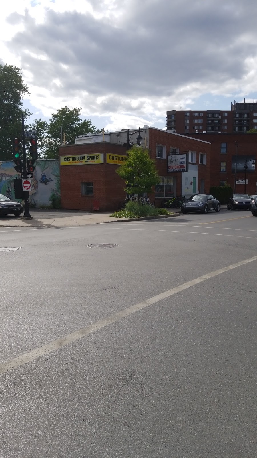 Castonguay Cycles & Sport | 667 Av Victoria, Saint-Lambert, QC J4P 2J7, Canada | Phone: (450) 671-8027