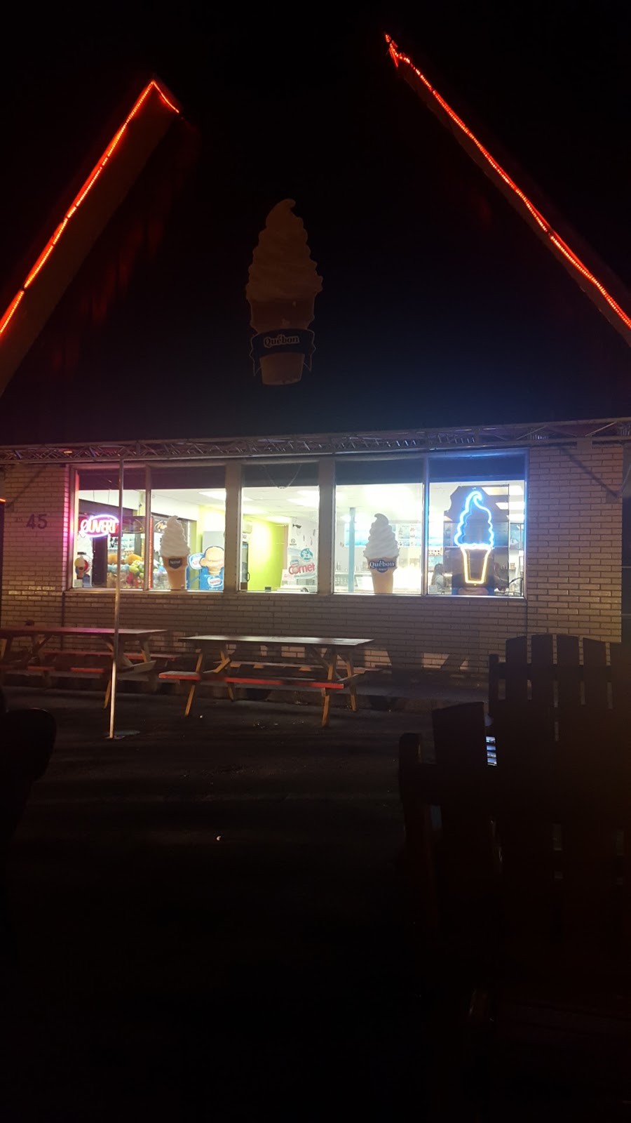 Bar Laitier Les Folleries | 45 Rue Jacques-Cartier S, Saint-Jean-sur-Richelieu, QC J3B 6S2, Canada | Phone: (450) 515-7284