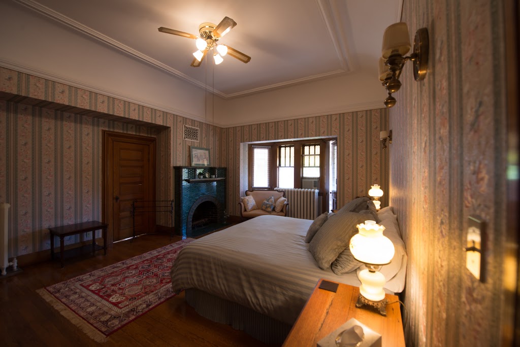 Château la Motte Guest House | 210 Vansittart Ave, Woodstock, ON N4S 6E9, Canada | Phone: (647) 783-4440