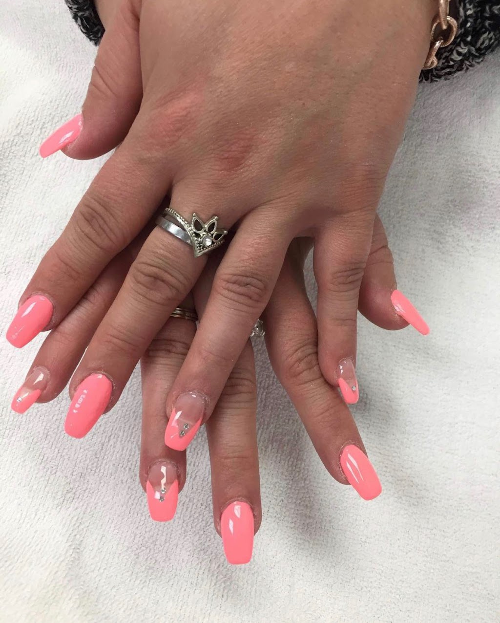 Milan Nails | 4623 Bow Trail SW, Calgary, AB T3C 2G6, Canada | Phone: (403) 685-8815