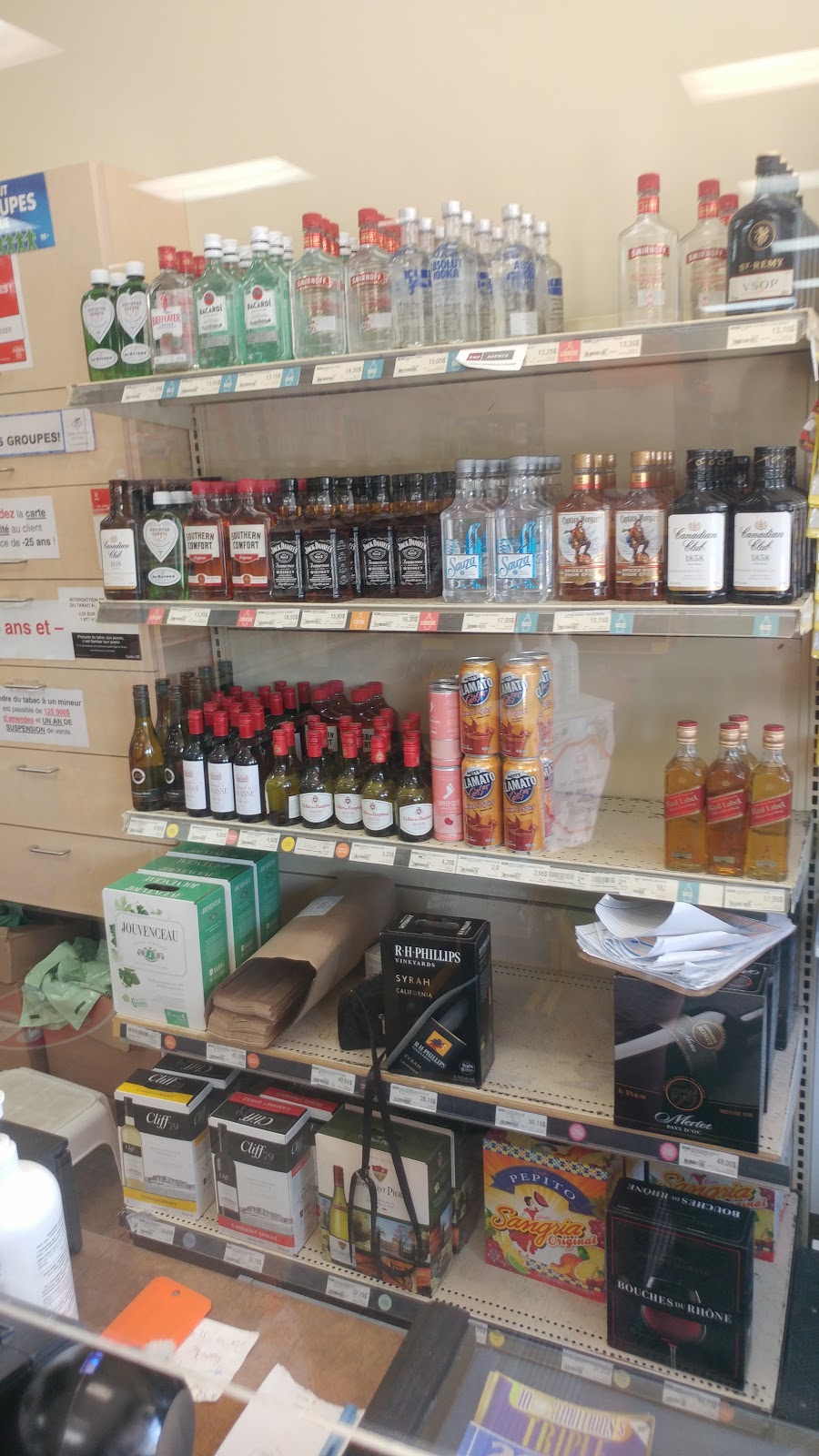 Alimentation Larouche | 891 Rte des Fondateurs, Larouche, QC G0W 1Z0, Canada | Phone: (418) 695-2522