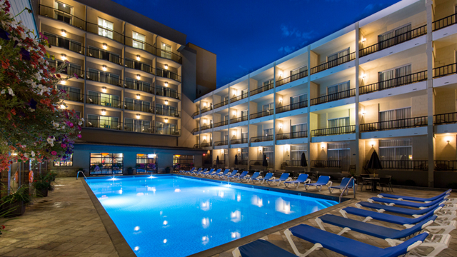 Coast Capri Hotel | 1171 Harvey Ave, Kelowna, BC V1Y 6E8, Canada | Phone: (250) 860-6060