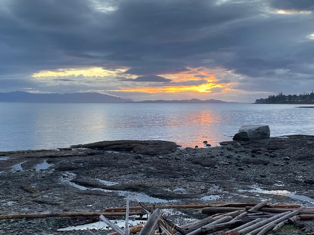 Wind & Waves Holiday Homes Inc. | 5445 Reicken Road, Hornby Island, BC V0R 1Z0, Canada | Phone: (778) 992-5445