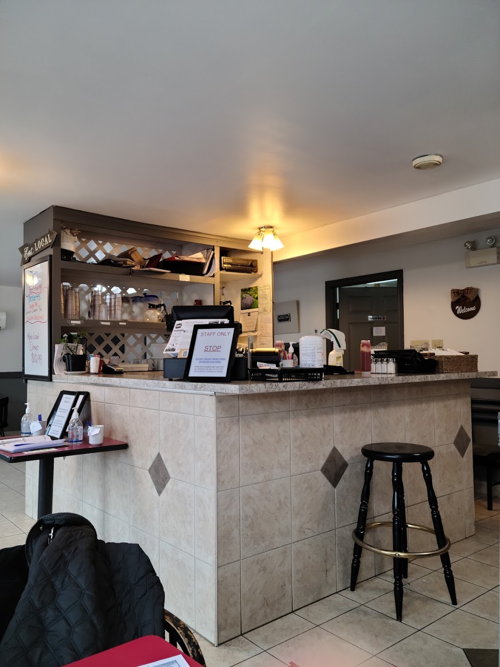 Diner 325 | 2817 NS-325, Wileville, NS B4V 5H2, Canada | Phone: (902) 543-3570