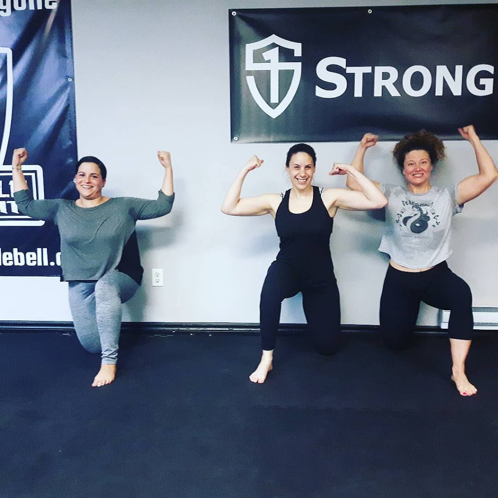 Kettlebell Club | 1856B Boulevard des Sources, Pointe-Claire, QC H9R 5B1, Canada | Phone: (514) 942-0467