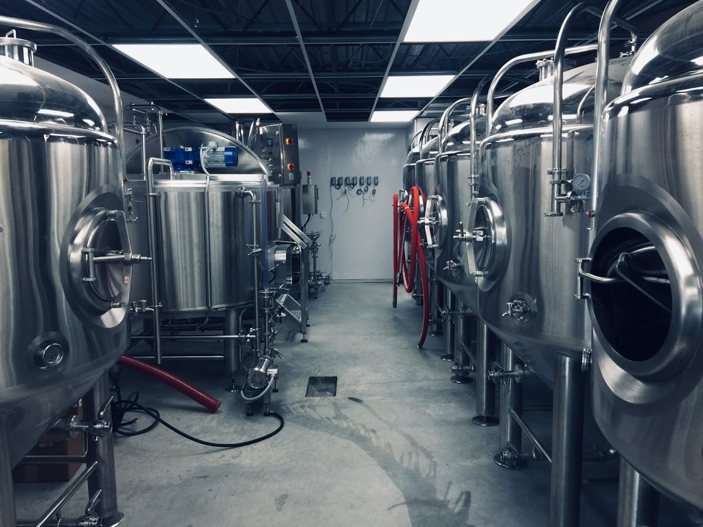Country club microbrasserie | 954 Boulevard Mgr de Laval, Baie-Saint-Paul, QC G3Z 2W2, Canada | Phone: (581) 237-2676