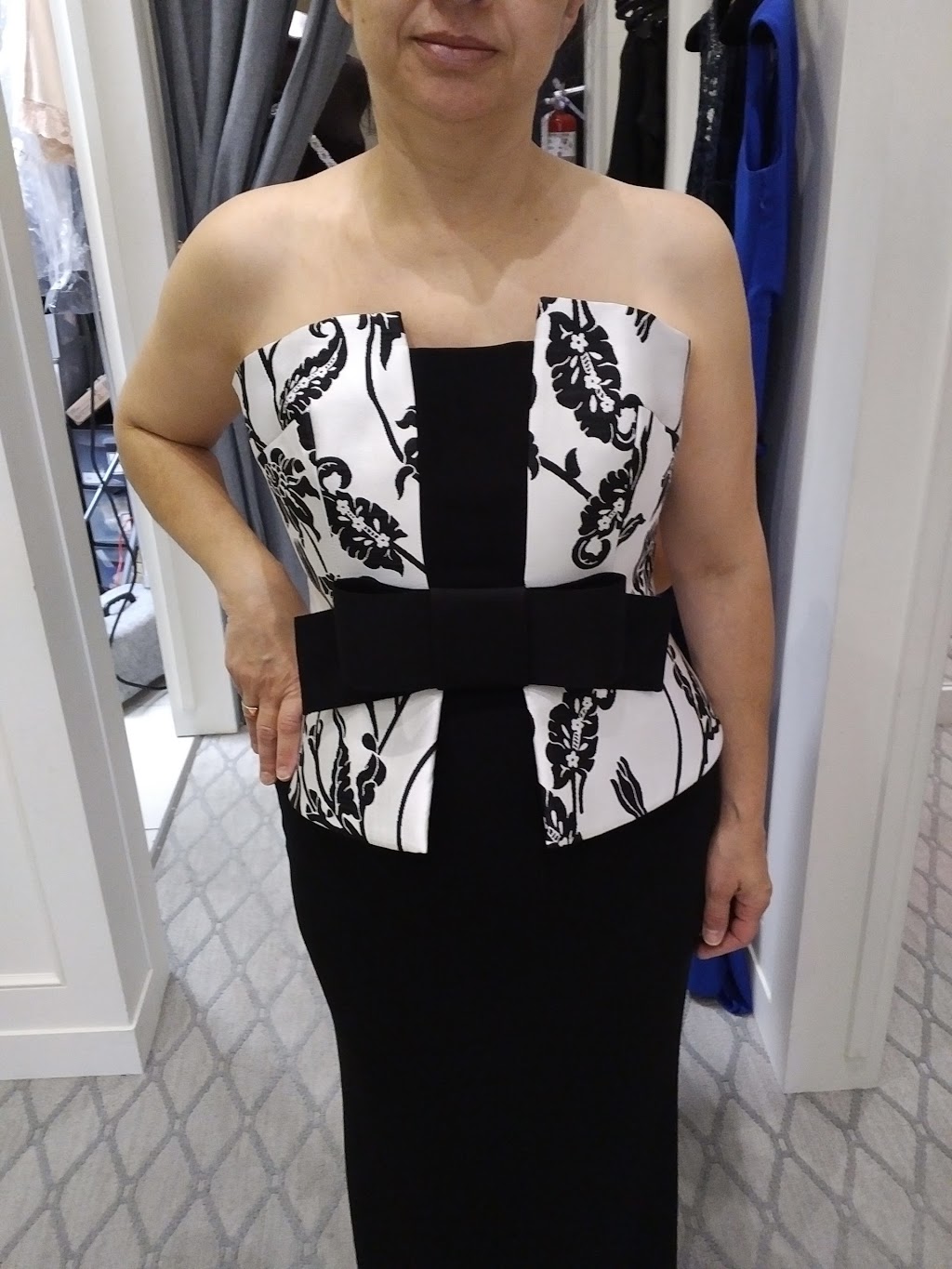 By Tocca | 342 Lakeshore Rd E, Oakville, ON L6J 1J6, Canada | Phone: (905) 338-7500