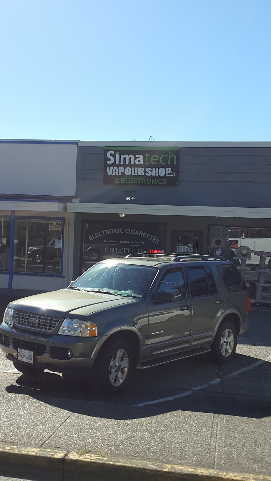 Simatech Vapour Shop | store | 3514 Quadra St, Victoria, BC V8X 1G9, Canada | 7784102132 OR +1 778-410-2132