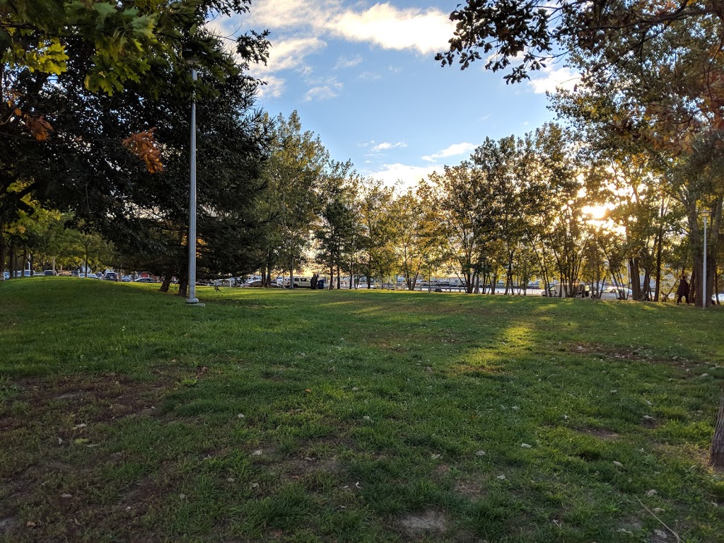 Stadium Road Park | 10 Stadium Rd, Toronto, ON M5V 3P4, Canada | Phone: (416) 338-4386
