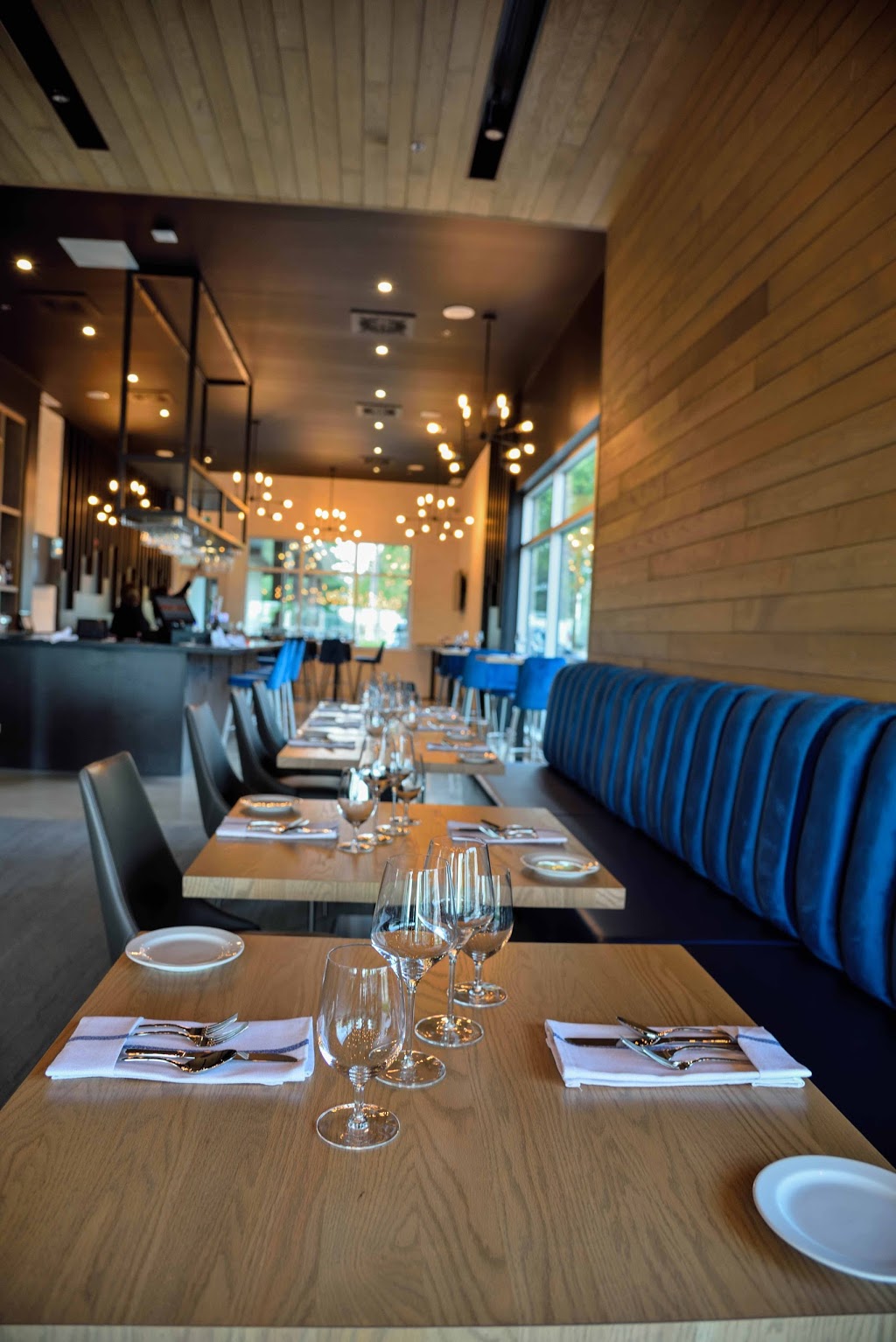 Le Greg Bistro & Bar | 325 Avenue de Venise O, Venise-en-Québec, QC J0J 2K0, Canada | Phone: (450) 390-1538