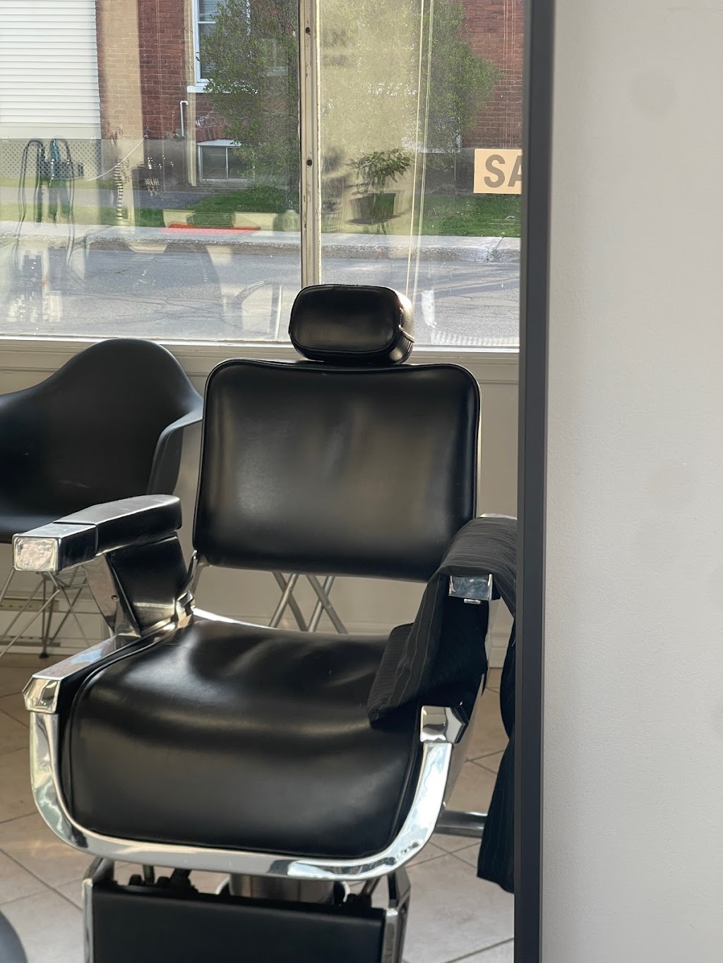 Barbier Ciseaux & Moustache | 132 Rue Dunkin, Drummondville, QC J2B 1H7, Canada | Phone: (819) 817-8304
