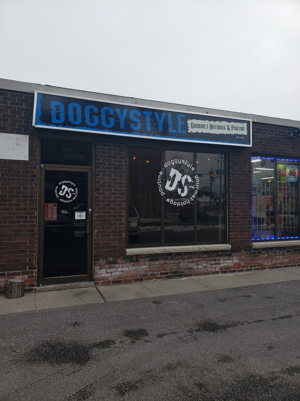 DoggyStyle Gourmet Hotdogs | 1494 Pillette Rd, Windsor, ON N8Y 3B9, Canada | Phone: (226) 674-1143