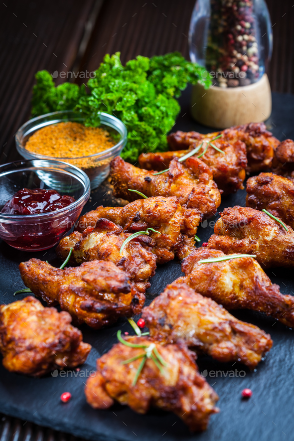 Lava Pizza & Wings | 665 Plains Rd E, Burlington, ON L7T 2E8, Canada | Phone: (905) 631-0777
