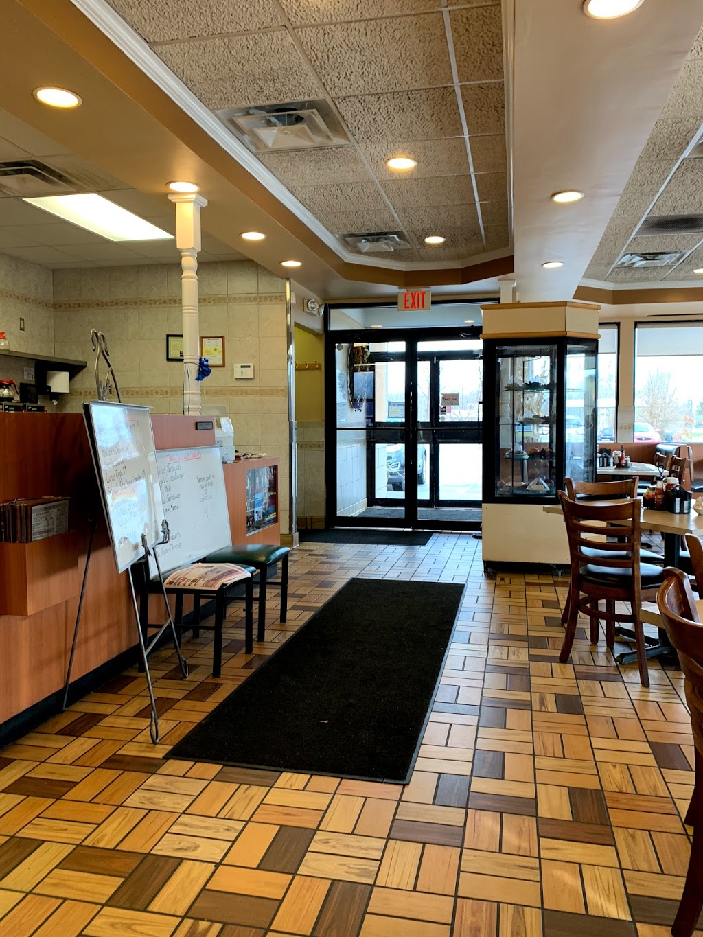 Theos Family Restaurant | 1669 Range Rd, Kimball, MI 48074, USA | Phone: (810) 364-1199