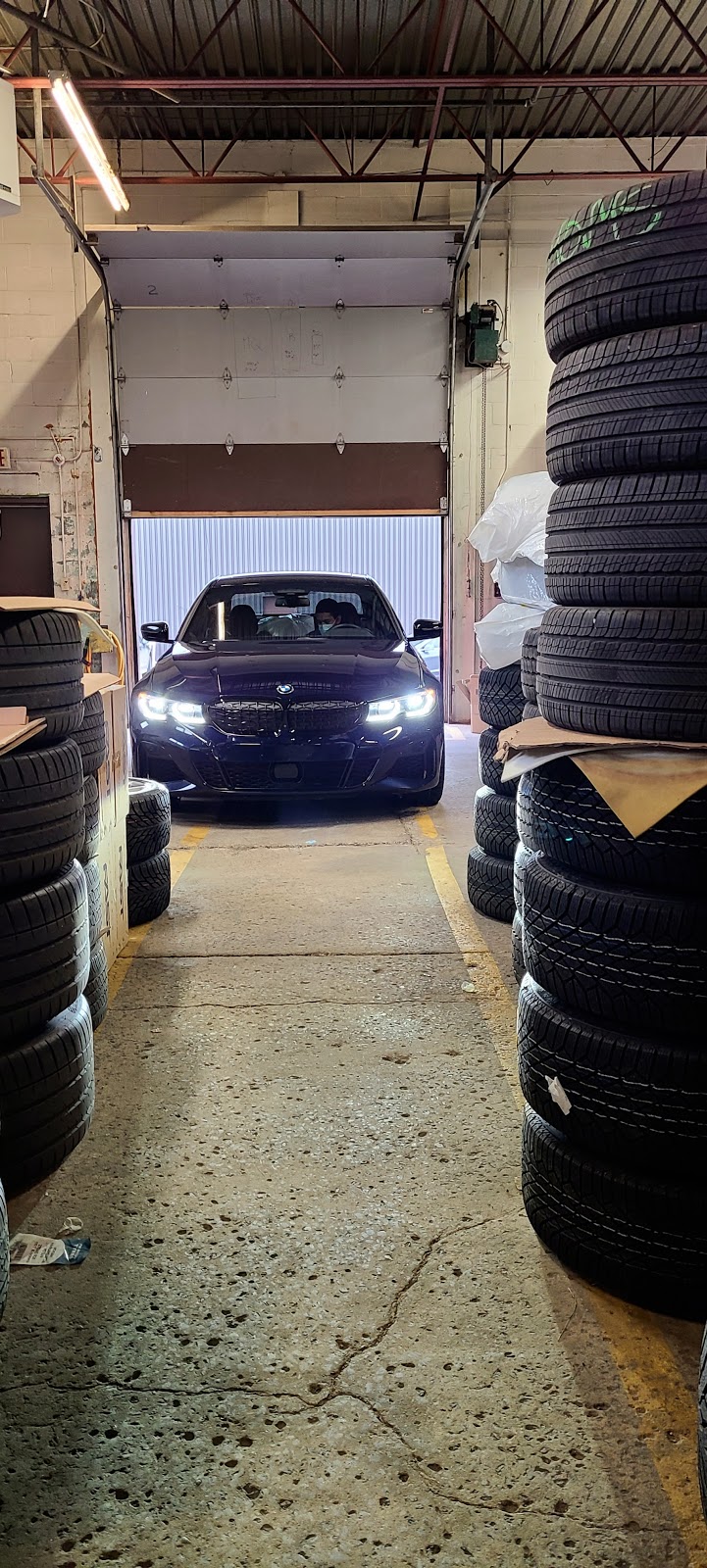 Handler Wheels | 2675 Rue de Miniac, Saint-Laurent, QC H4S 1E5, Canada | Phone: (514) 548-2181