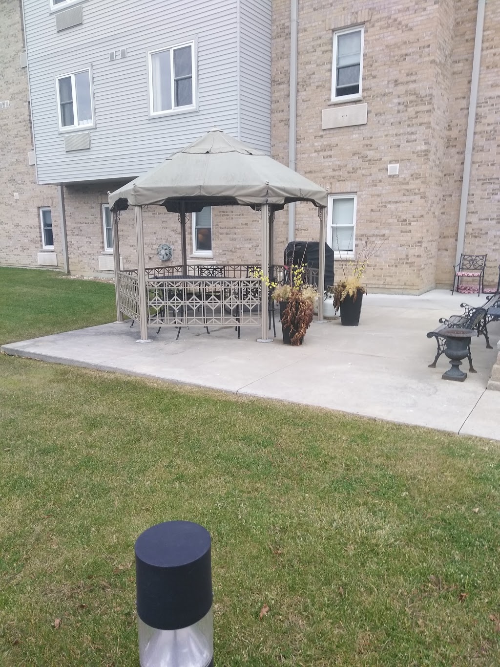 Chartwell Centennial Retirement Residence | 259 Hillcroft St, Oshawa, ON L1G 2L9, Canada | Phone: (289) 634-7773