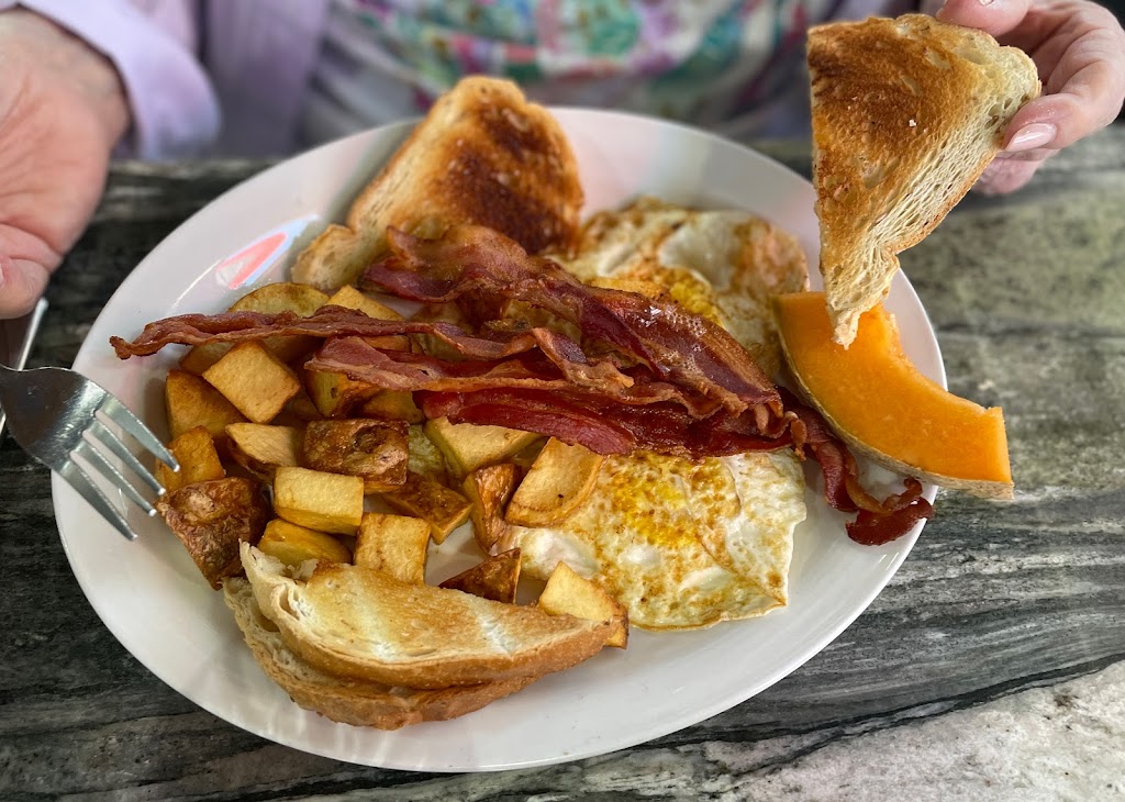 Cheryls Place Restaurant | 324 Cariboo Hwy, Cache Creek, BC V0K 1H0, Canada | Phone: (250) 457-6261