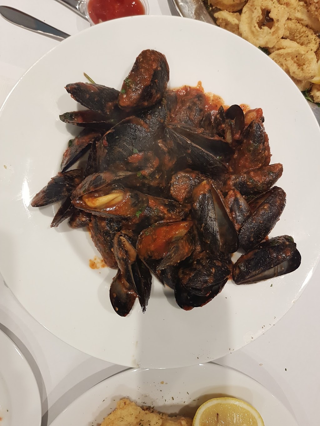 Restaurant Le Canal | 4945 Boul Saint-Jean, Pierrefonds, QC H9H 2A9, Canada | Phone: (514) 626-5757