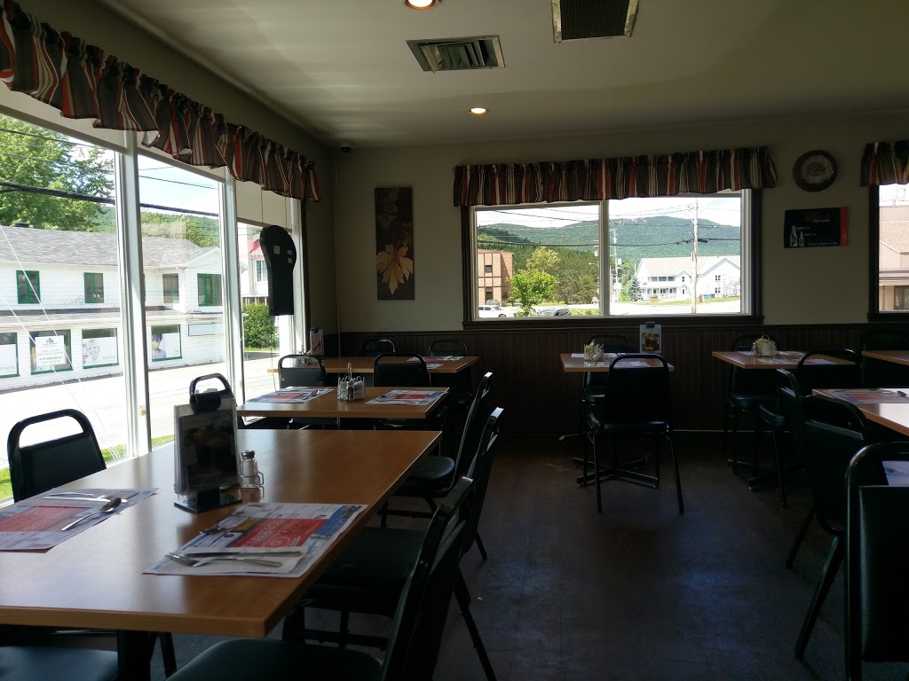 Restaurant le Lavallois | 416 Avenue Ste Brigitte, Sainte-Brigitte-de-Laval, QC G0A 3K0, Canada | Phone: (418) 825-2969