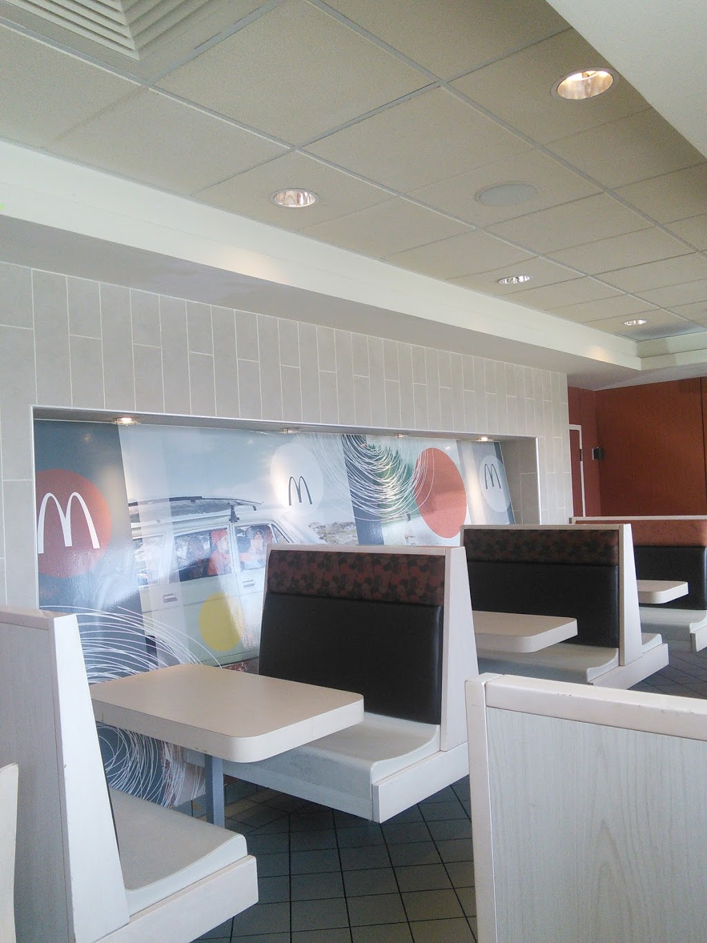 McDonalds | 193 Nicol St, Nanaimo, BC V9R 4T1, Canada | Phone: (250) 754-5123