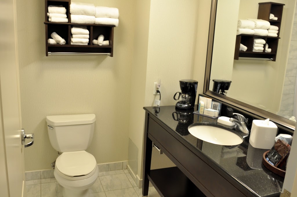 Hampton Inn by Hilton Toronto Airport Corporate Centre | 5515 Eglinton Ave W, Etobicoke, ON M9C 5K5, Canada | Phone: (416) 646-3000