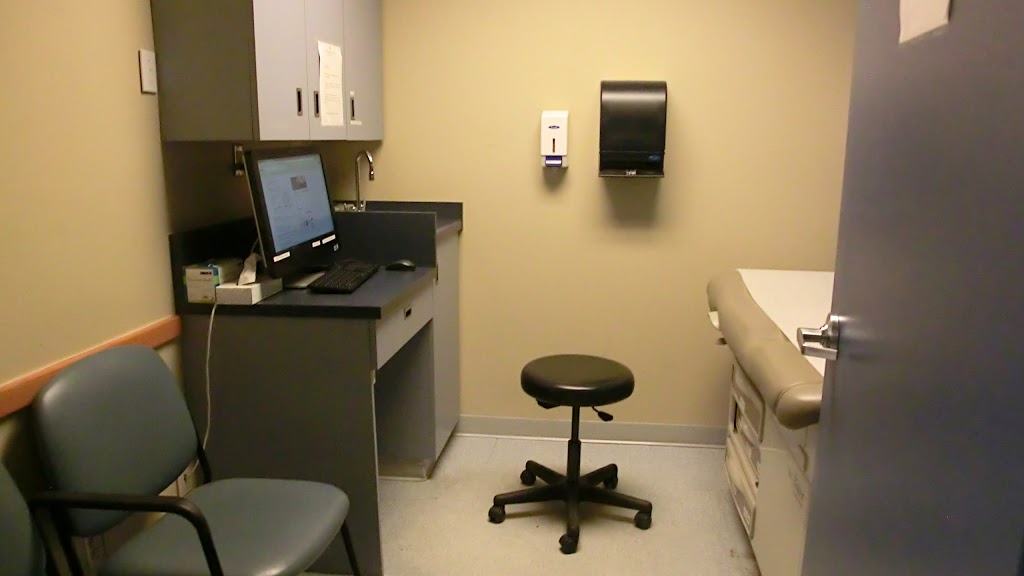 Primacy - Lansdowne Dundas Medical Clinic | 222 Lansdowne Ave, Toronto, ON M6K 3C6, Canada | Phone: (647) 725-6555