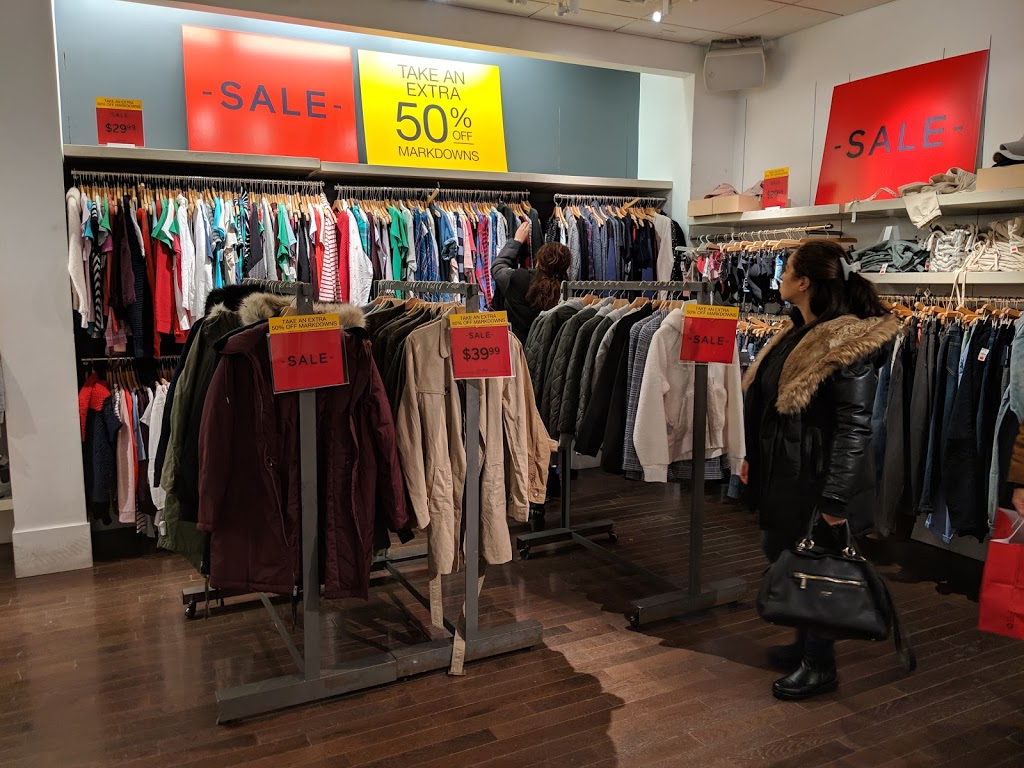 Gap | 375 Queen St W, Toronto, ON M5V 2A5, Canada | Phone: (416) 591-3517