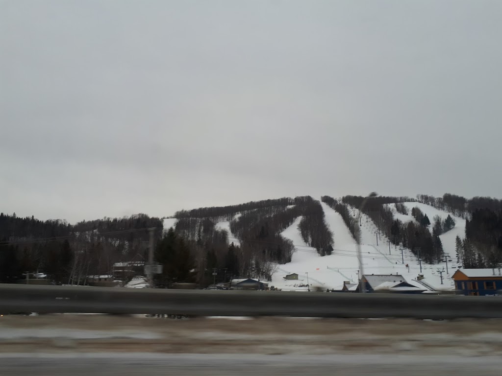 Coin 1 | 5307-5325 Boulevard Labelle, Val-Morin, QC J0T 2R0, Canada