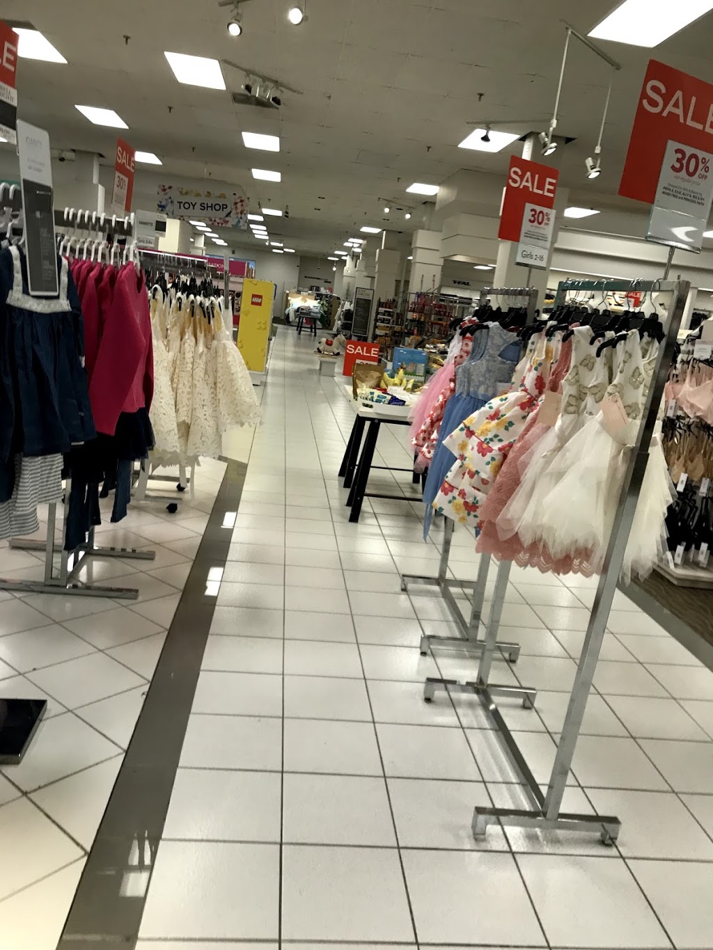 Hudsons Bay | 419 King St W, Oshawa, ON L1J 4X3, Canada | Phone: (905) 571-1211