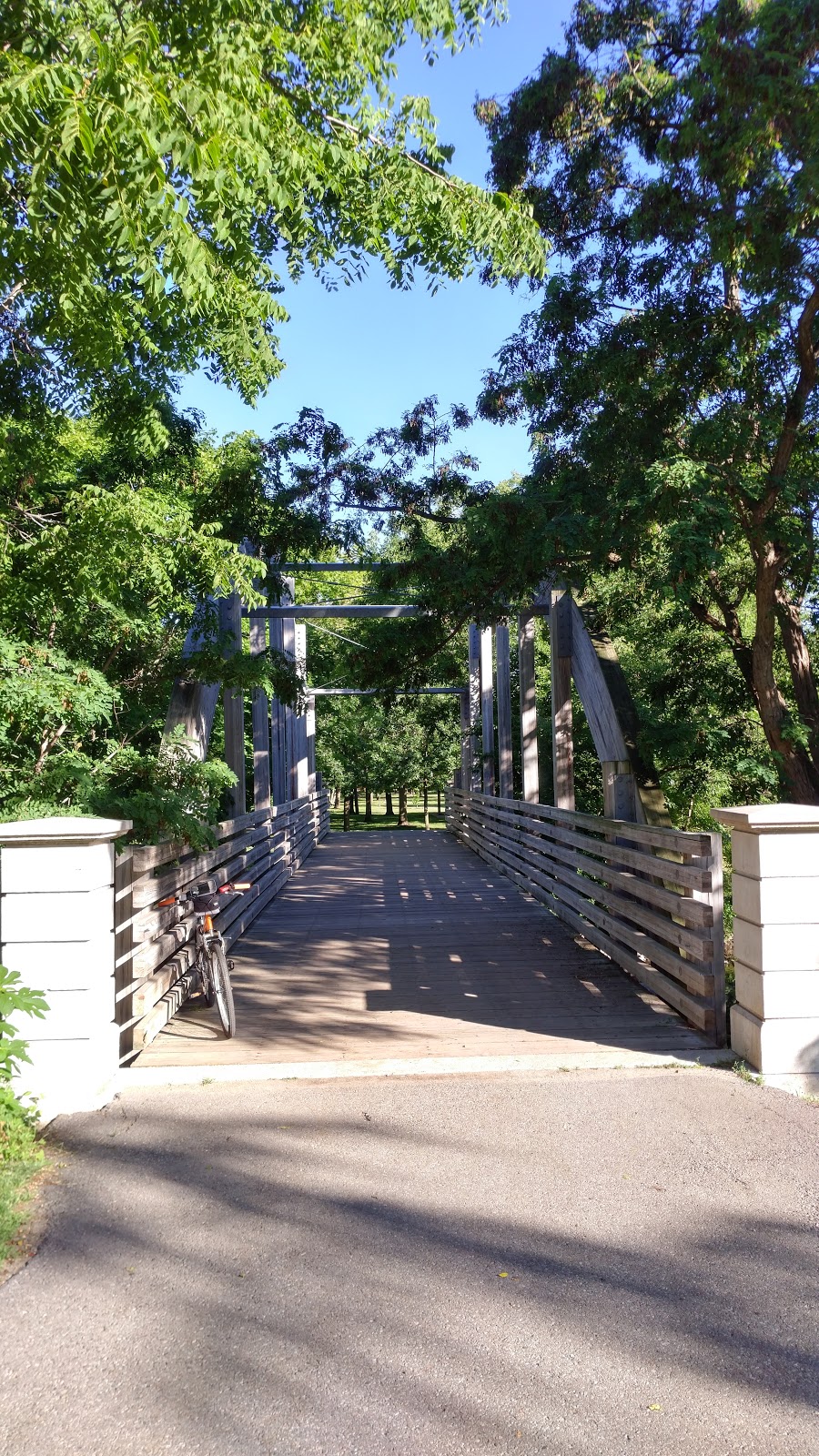 Kiwanis Memorial Park | 400 Main St S, Brampton, ON L6W, Canada | Phone: (416) 779-5622