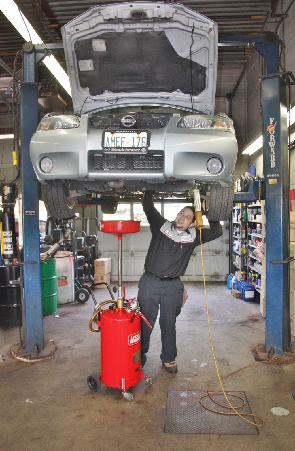 Applewood Hills Auto Service | 2320 Dixie Rd, Mississauga, ON L4Y 1Z4, Canada | Phone: (905) 273-6999