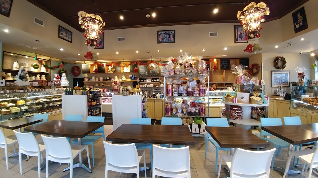 Pâtisserie Dolci Più | 849 Boulevard Décarie, Saint-Laurent, QC H4L 3L7, Canada | Phone: (514) 855-8922