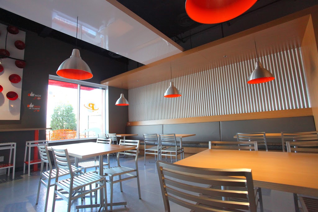 Planète Poutine et Cie | 20 Boulevard de Mortagne, Boucherville, QC J4B 1Z2, Canada | Phone: (450) 449-3232