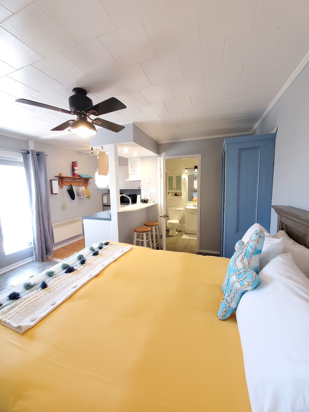 Sirens Beach Motel | 7 Cape Rd, North Lake, PE C0A 2B0, Canada | Phone: (902) 357-2228