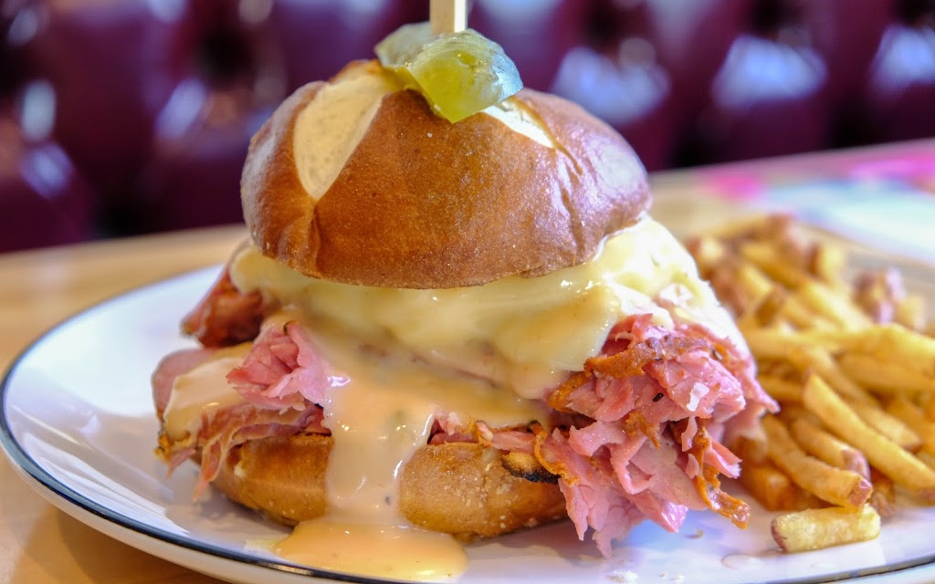 Nickels Deli Restaurants | 255 Rue de Martigny O, Saint-Jérôme, QC J7Y 2G4, Canada | Phone: (450) 436-4306