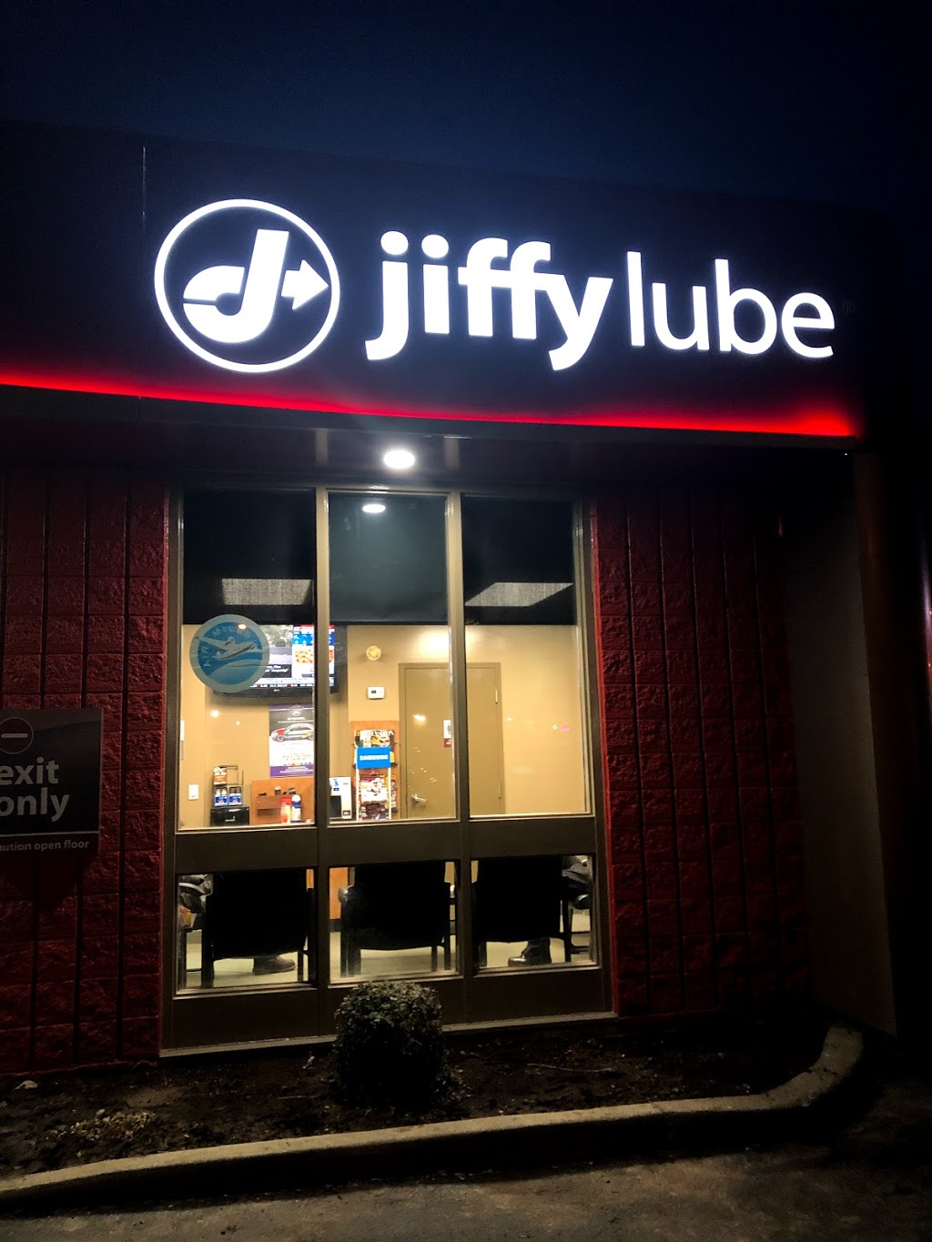 Jiffy Lube | 252 Eramosa Rd, Guelph, ON N1E 2M4, Canada | Phone: (519) 821-3183