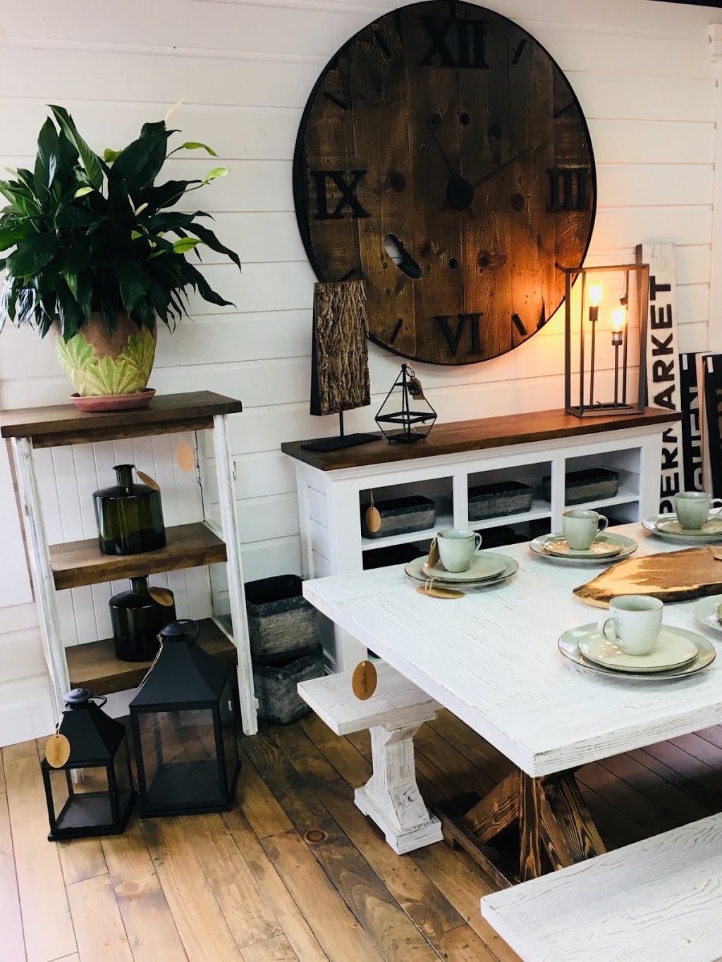 Une Touche de Bois | 12 Rue Church, Ormstown, QC J0S 1K0, Canada | Phone: (450) 829-1103