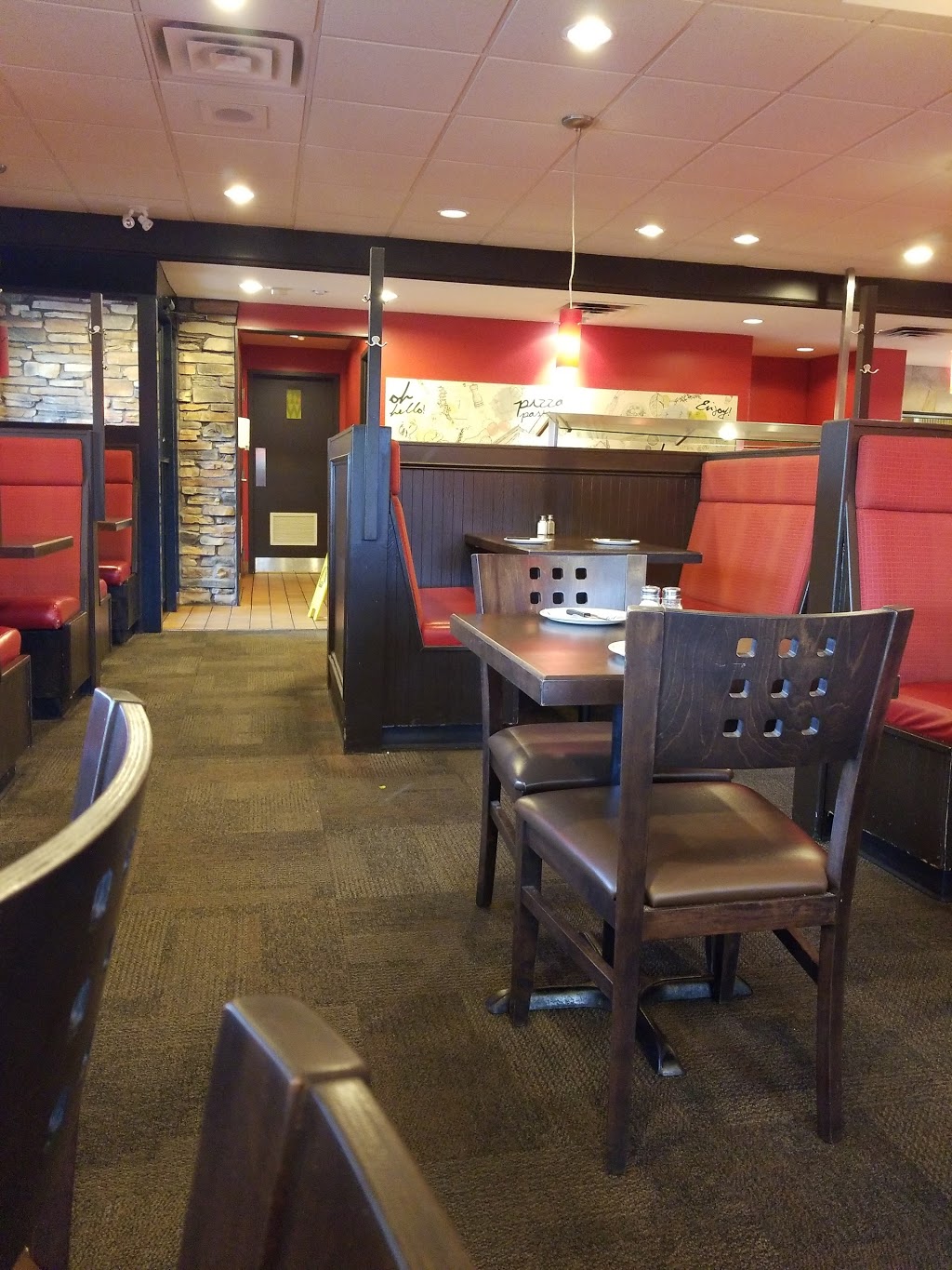 Pizza Hut | 39 Warne Crescent, Kingston, ON K7L 4V4, Canada | Phone: (613) 531-9540