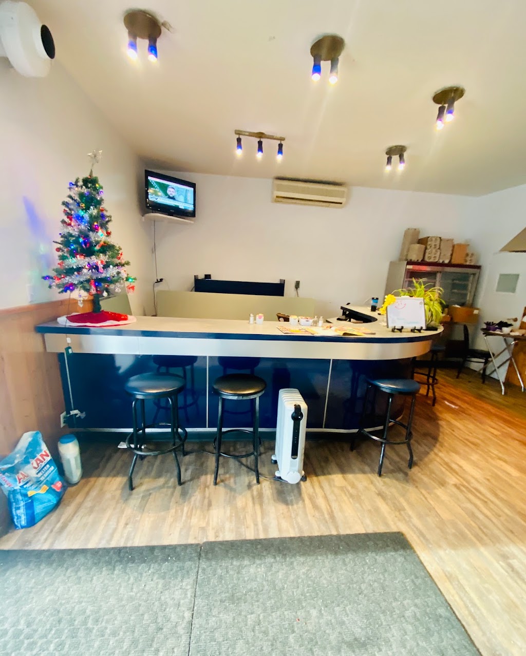 SunnySide Diner | QC-132, Kahnawake, QC J0L 1B0, Canada | Phone: (450) 635-7983