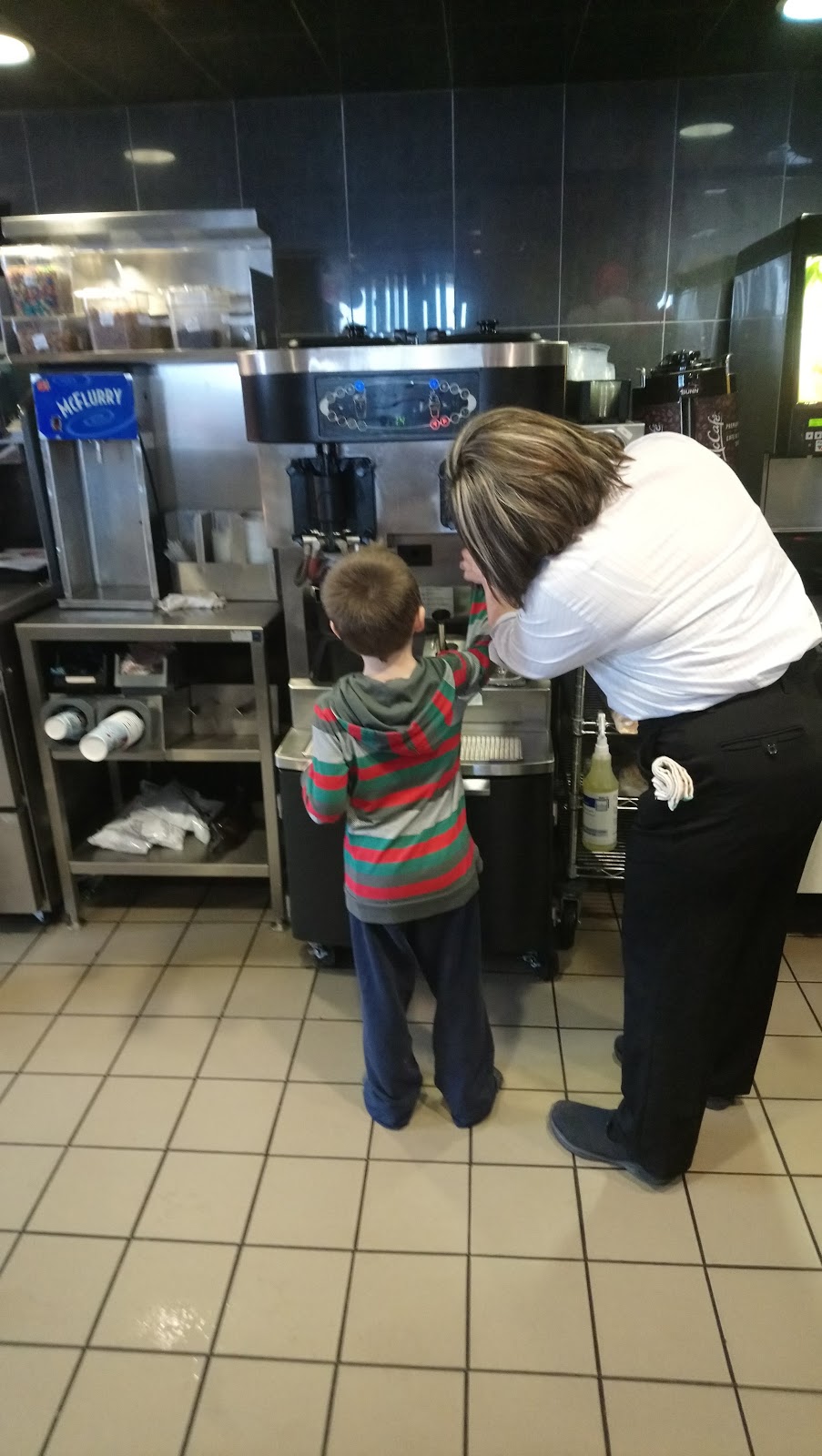 McDonalds | 640 Boulevard Maloney O, Gatineau, QC J8P 7M4, Canada | Phone: (819) 246-8202