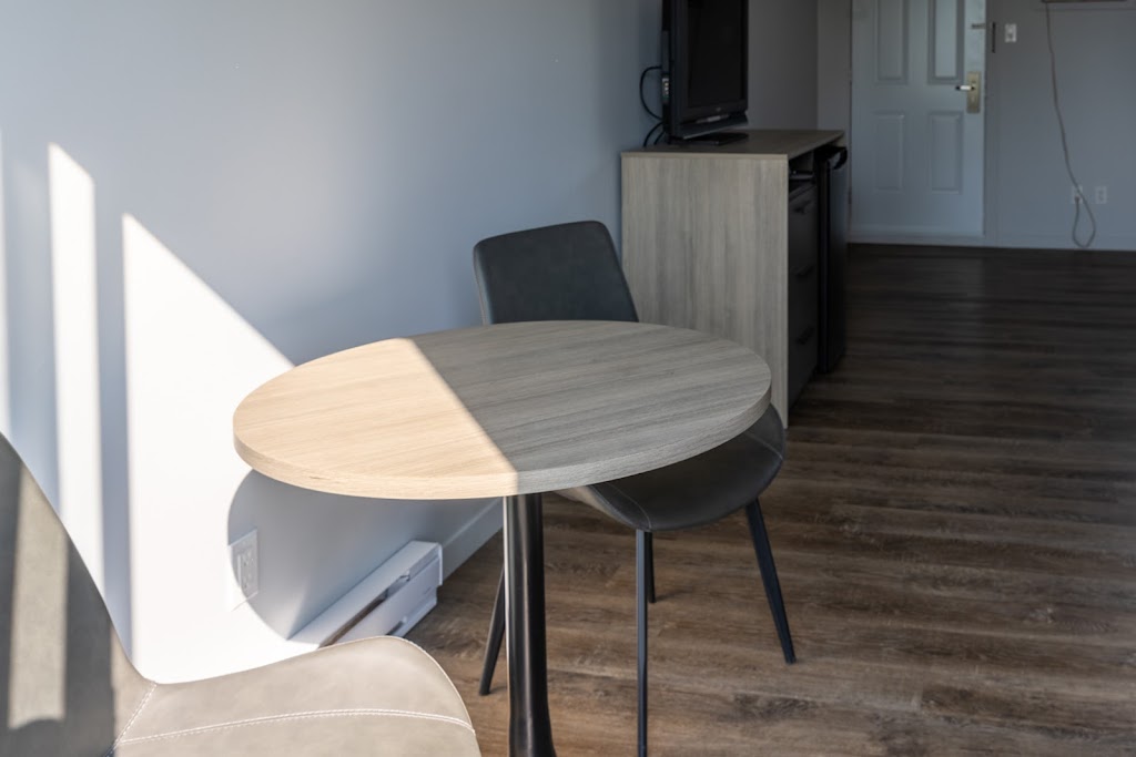 Motel Au Vieux Fanal | 170 Rue Fraser, Rivière-du-Loup, QC G5R 1C8, Canada | Phone: (418) 862-5255