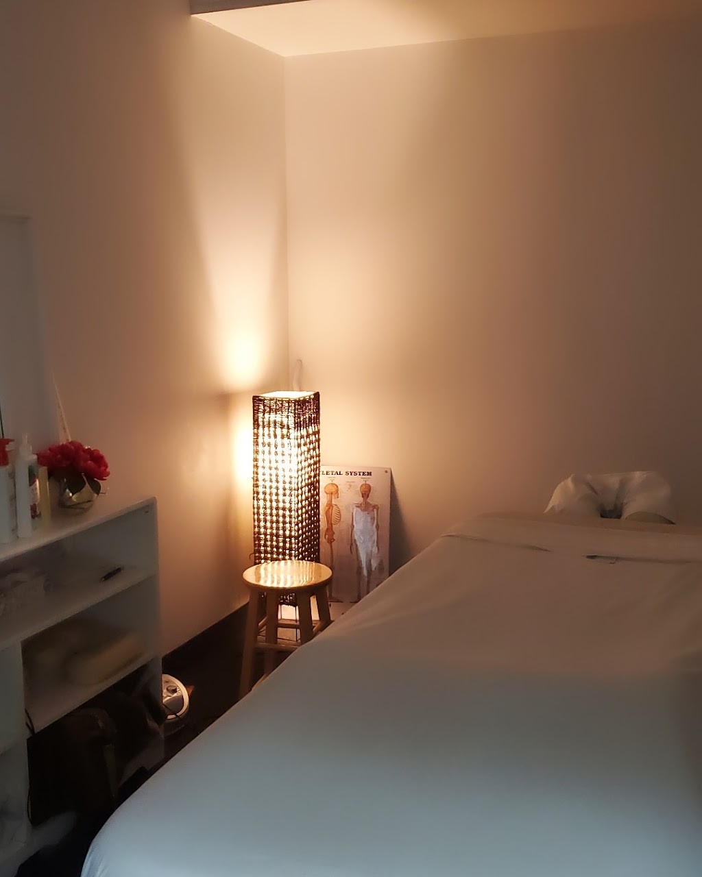 Massotherapie Ivess | 173 Av. Cartier, Pointe-Claire, QC H9S 4R9, Canada | Phone: (438) 868-7745